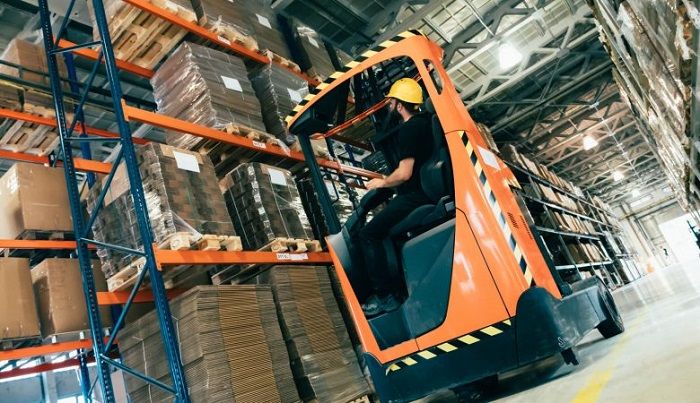 35 cargos como ajudantes, técnicos, mecânicos, rigger para vagas de emprego em empresa de logística no RJ