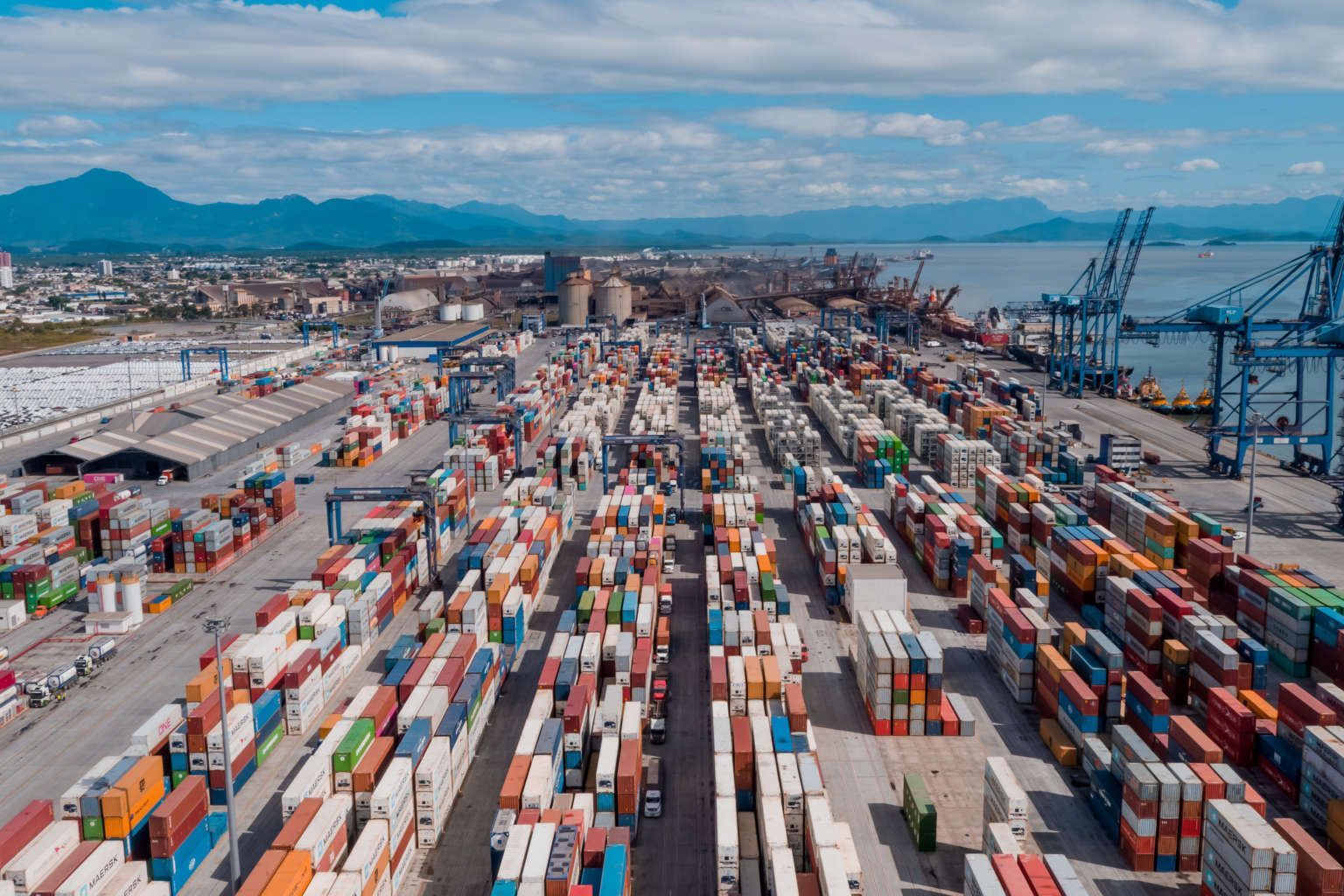 Terminal de Contêineres de Paranaguá (PR), recebe carregamento de peças que serão utilizadas na ampliação do Projeto Puma II da Klabin