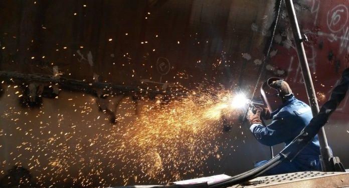 34 vagas de emprego para Soldador, Pintor, Ferramenteiro e mais profissionais convocados para trabalhar em indústria no Rio de Janeiro