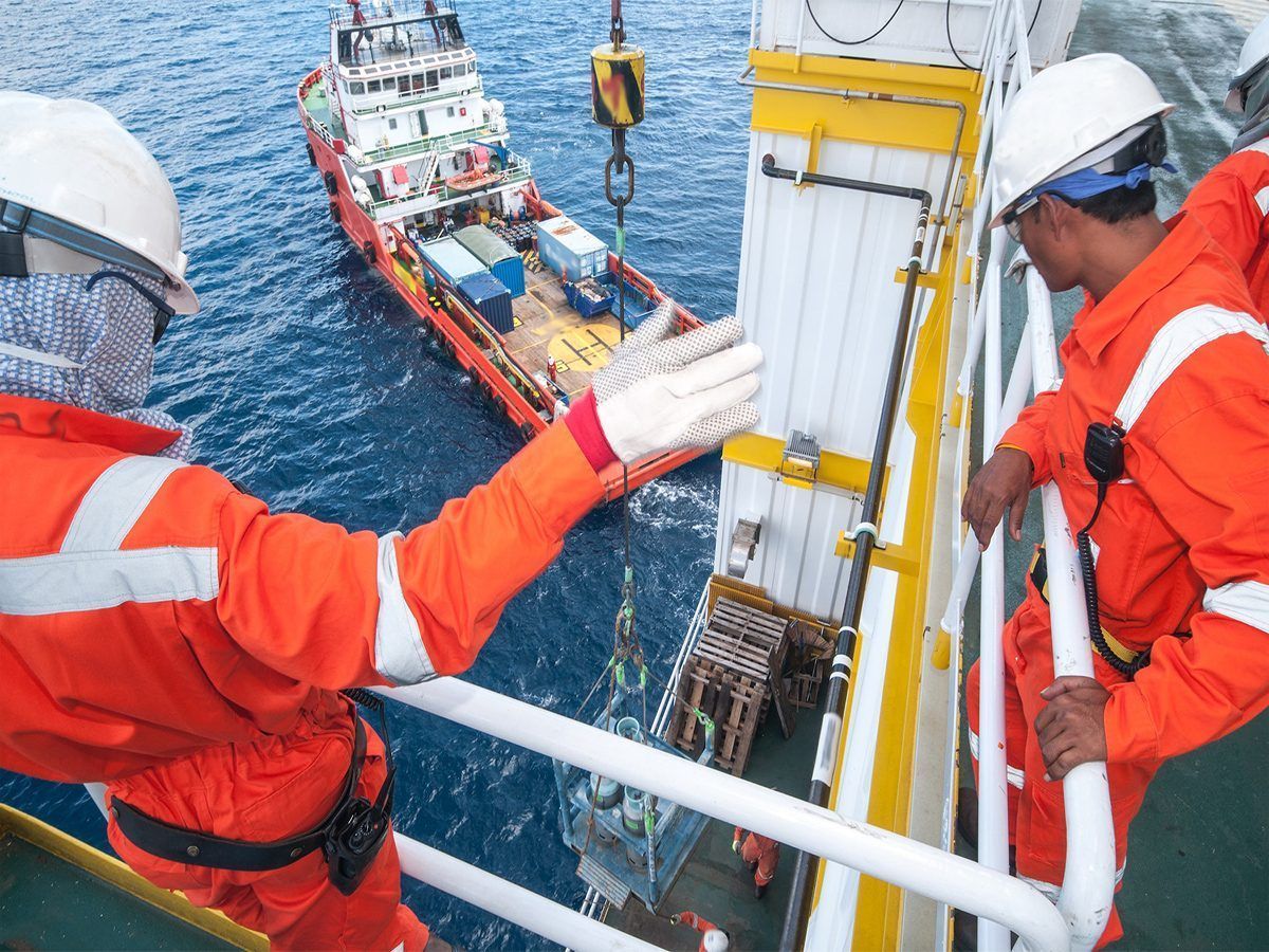 Multinacional de recrutamento no setor de óleo e gás abre vagas offshore para atender contrato temporário, neste dia 14