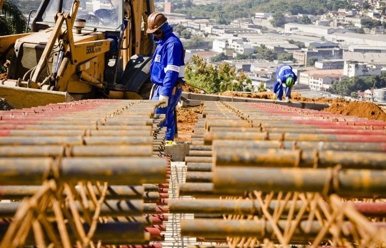 Currículo nas mãos ou via e-mail para concorrer à 80 vagas de emprego de ensino fundamental, médio e superior na construção civil e outras áreas para trabalhar na Paraíba