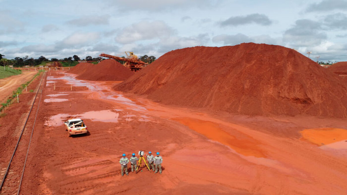 A utilização de drones nas plantas de mineração da Alcoa está crescendo cada vez mais e, com isso, a empresa começa a investir ainda mais no uso da tecnologia para tornar a produção mais eficiente, com bons resultados no monitoramento da exploração mineral
