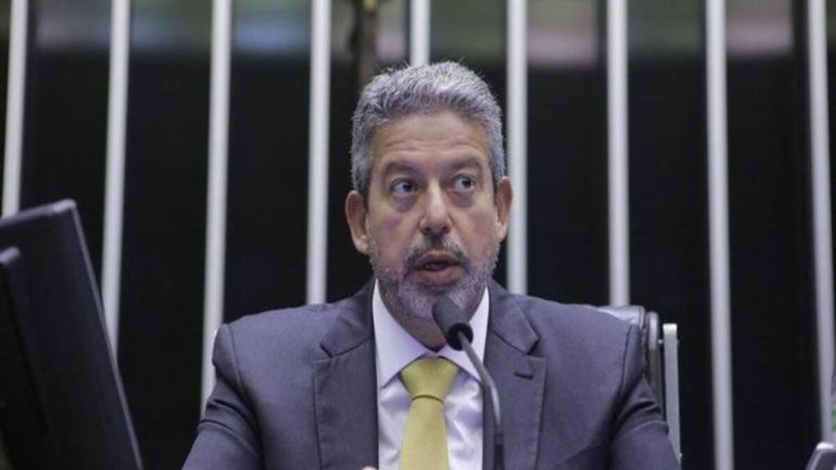 Buscando trazer mais estabilidade ao mercado e menores variações nos preços finais desses recursos como forma de garantir uma economia segura, Arthur Lira irá apresentar um projeto para reduzir o ICMS sobre combustíveis e energia na Câmara dos Deputados