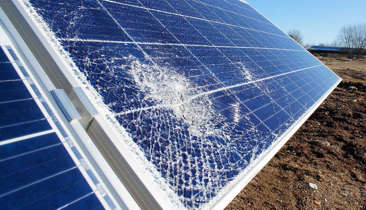 Painéis solares com defeito podem deixar brasileiros milionários em breve; mercado de reciclagem no setor já engatinha