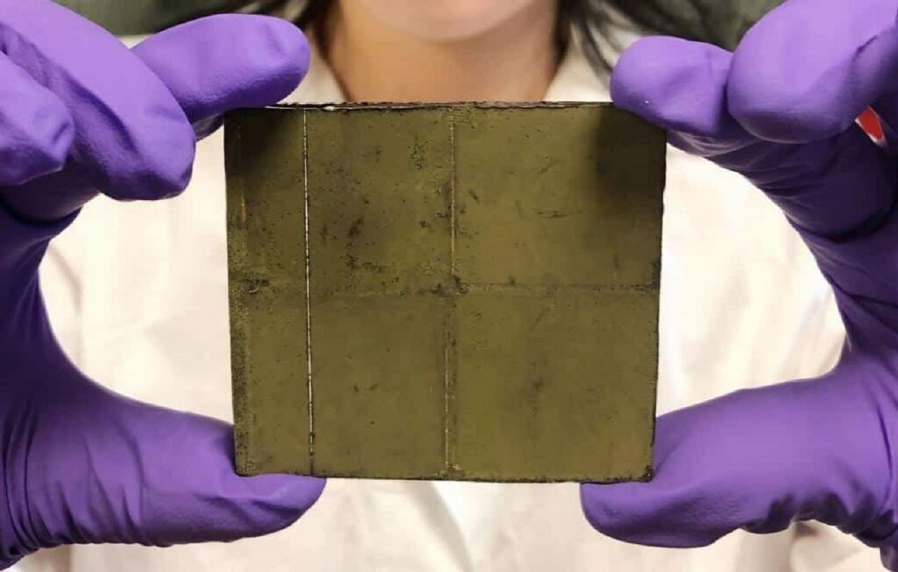 Conheça a folha artificial flutuante capaz de gerar combustível limpo usando energia solar e água