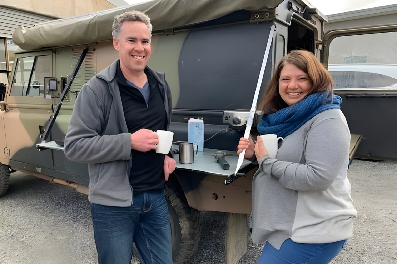 Casal junta 800 baterias de notebooks e transforma em sistema de armazenamento de energia solar