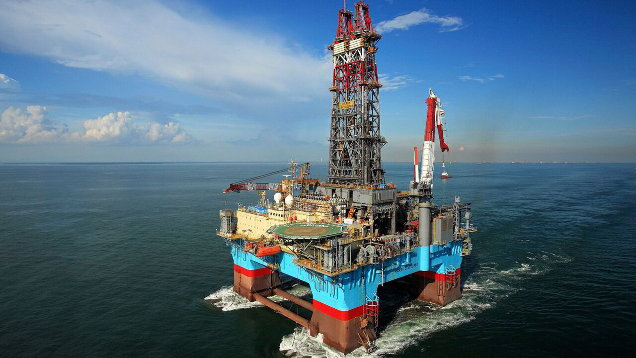 Os investimentos da Shell na produção de petróleo e gás natural na Bacia de Campos seguem em expansão nos últimos meses. A empresa contratou uma sonda de perfuração da companhia Maersk para uma campanha exploratória ao longo de 2023.