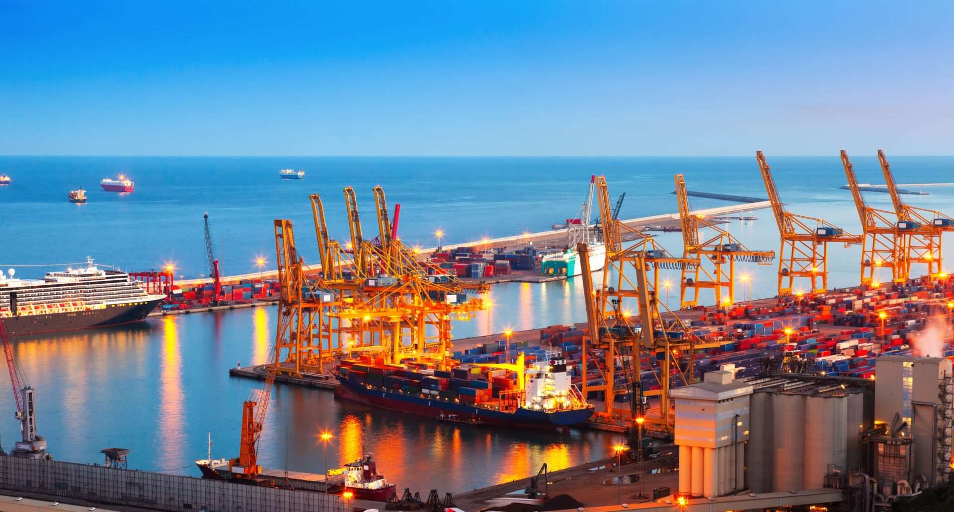 O combate ao crime organizado e ao tráfico de drogas nos portos nacionais se faz cada vez mais necessário no cenário atual. A Interpol e a Polícia Federal pretendem realizar operações integradas para garantir mais segurança na movimentação portuária brasileira.