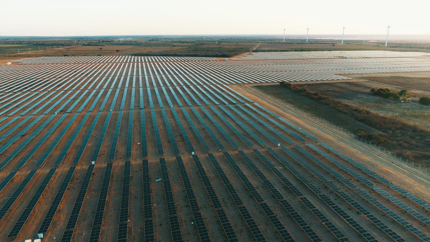 Após investimento robusto de R$ 840 milhões em energia solar, parque recheado de placas fotovoltaicas entra em operação no Piauí (PI)