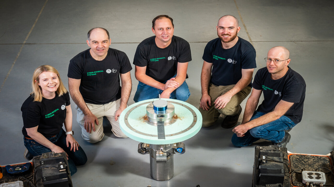 União de três grandes empresas do ramo promove desenvolvimento de robô RCVD, criado para medir os níveis de radiação de Cherenkov nos tanques de combustíveis nucleares.