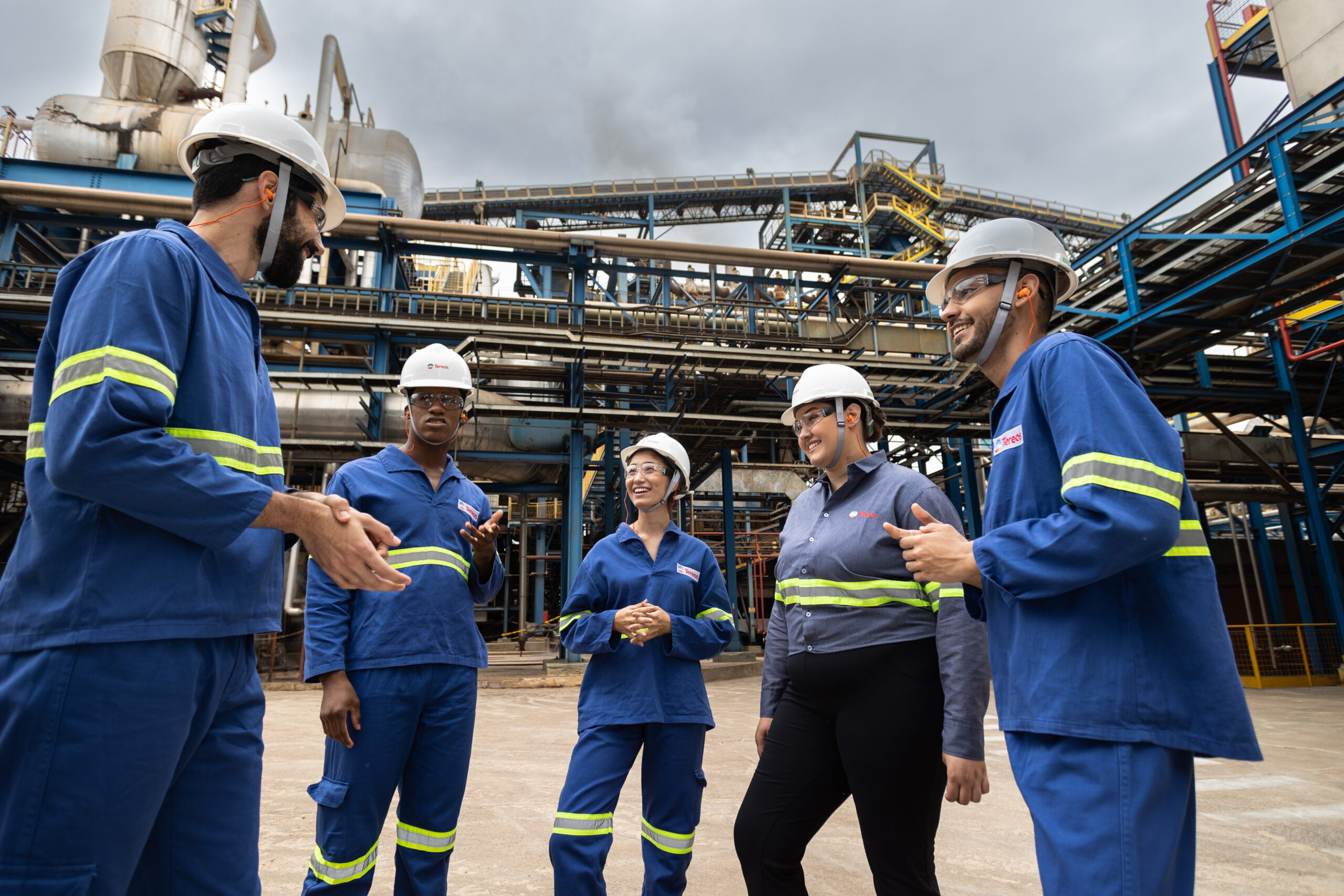 Considerado o segundo maior produtor de açúcar no mundo, o Grupo Tereos abriu novos processos seletivos para trabalhadores de todos os níveis de escolaridade, que tenham interesse em concorrer as vagas de emprego ofertadas para a safra 23/24.