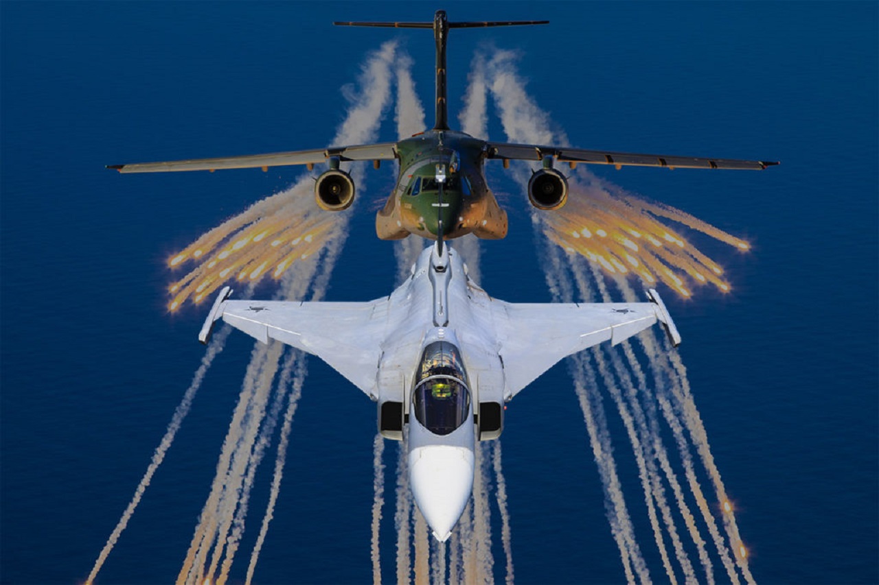 A Embraer está revolucionando a aviação militar nacional construindo jatos em território brasileiro para a Força Aérea Brasileira (FAB).