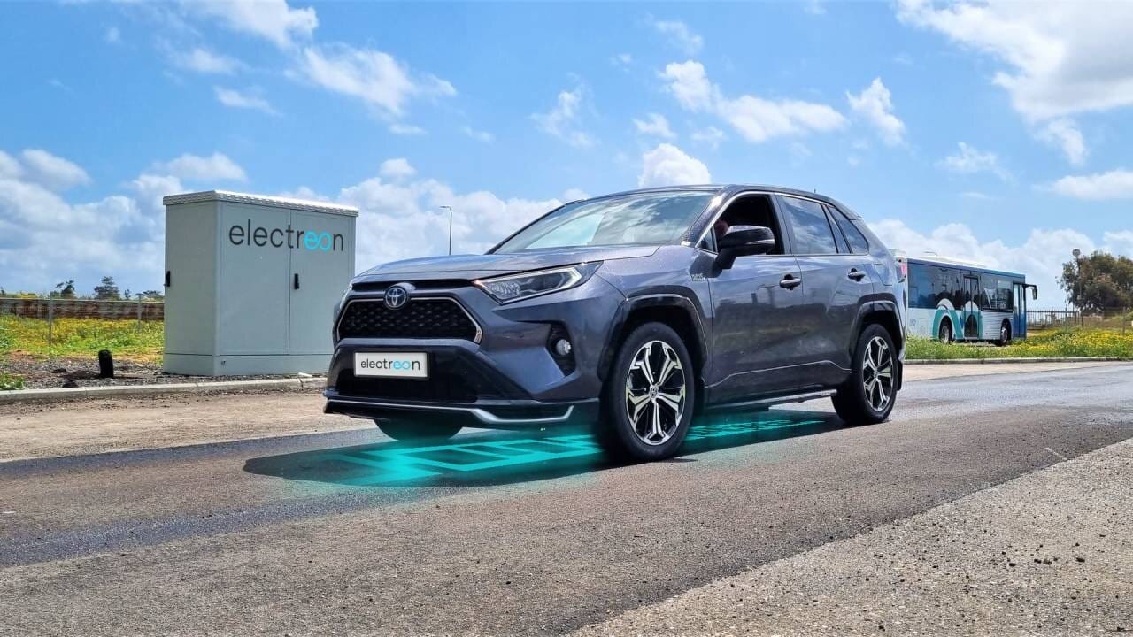 A tecnologia que promete revolucionar o setor automotivo! Detroit inaugura a primeira rua de carregamento por indução para carros elétricos.