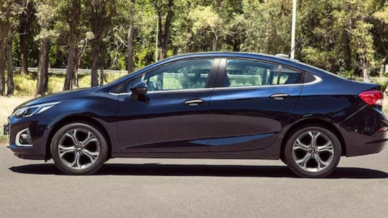 Chevrolet Cruze LTZ 2023, com motor 1.4 Turbo e produção encerrada, compete com Toyota Corolla