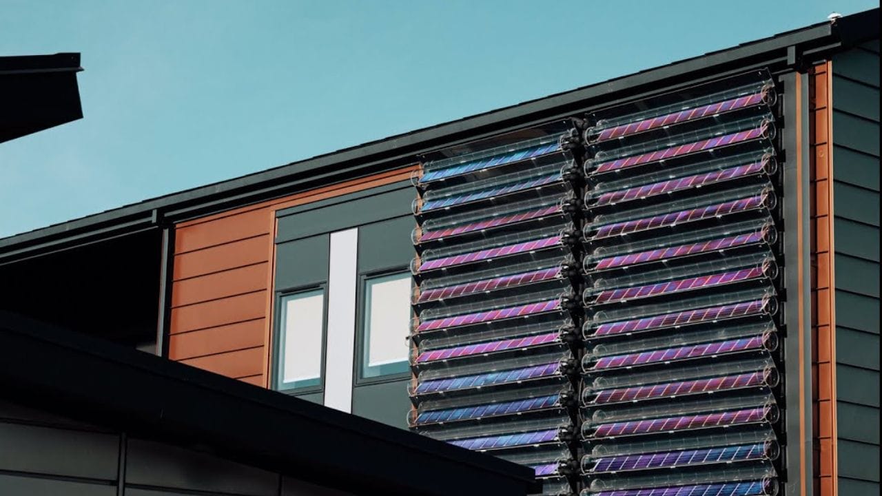 Inovação energética: placa solar híbrida promete eficiência 4X maior em comparação aos painéis solares tradicionais