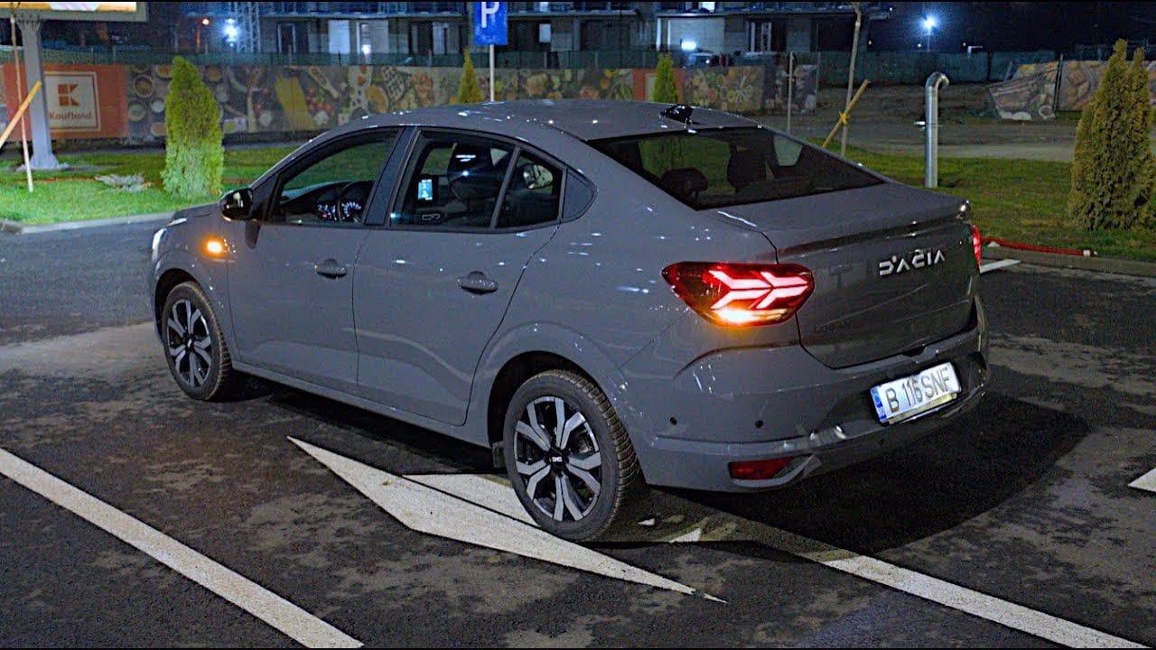 Conheça o novo Renault Logan 2024, modelo que já foi sucesso no Brasil e parte de frotas policiais