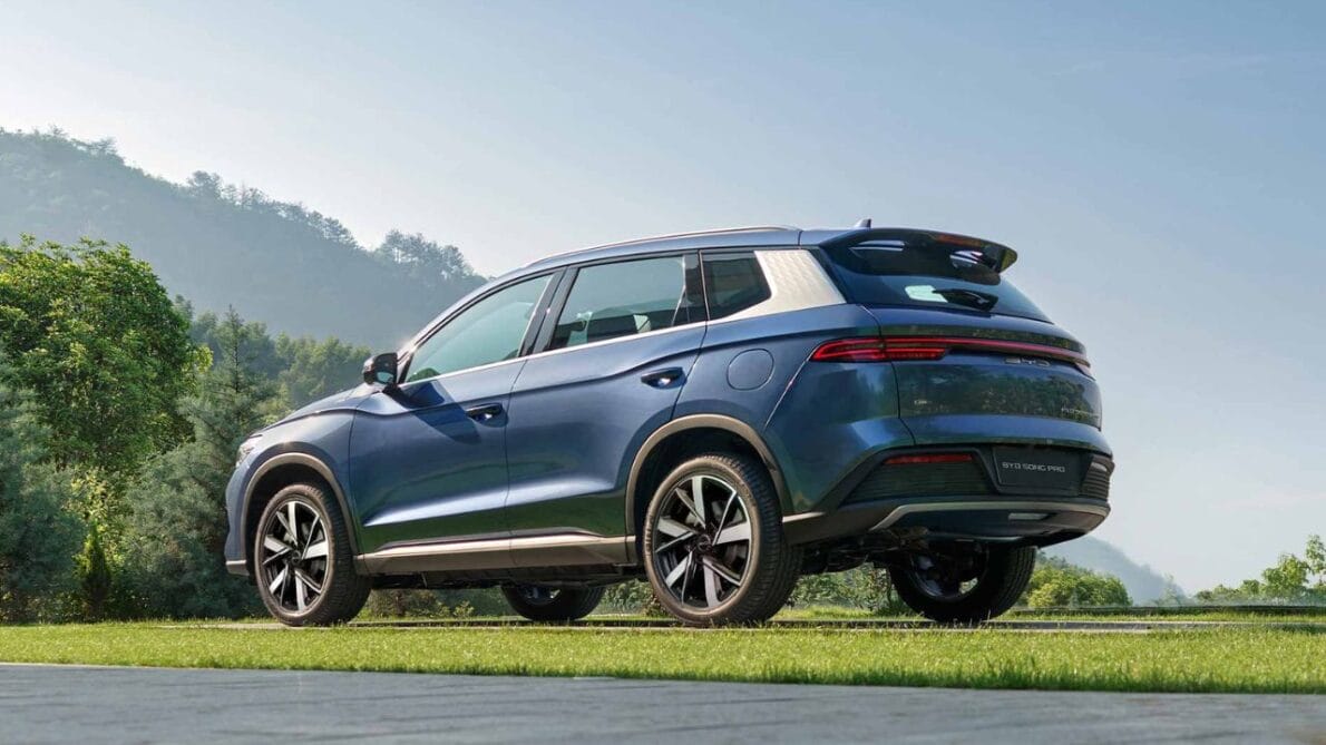 Novo BYD Song PRO: Custa menos que Corolla Cross, é híbrido plug-in e faz 1.100 km com um tanque
