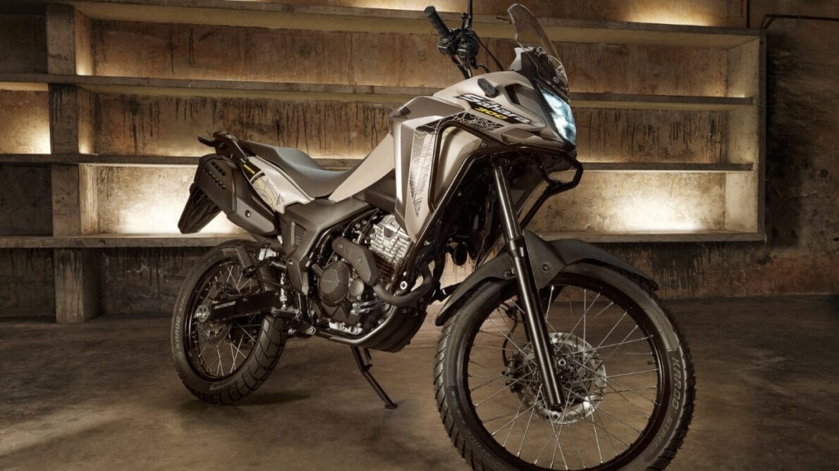 “honda”, “tornado”, “sahara”, “moto econômica”, “moto”