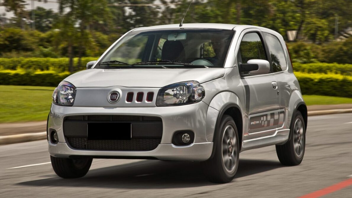 O Fiat Uno Way 2012 combina design aventureiro, economia de combustível e desempenho adequado, oferecendo opções de motorização 1.0 e 1.4.