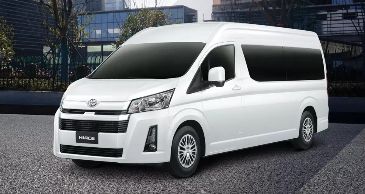 Toyota lança em 2025 a Hiace, uma van robusta e moderna que promete atender o transporte de passageiros e se destacar como nova Kombi. (Imagem/ Divulgação)