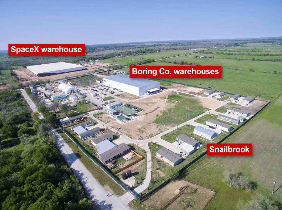 Com a chegada de empresas como SpaceX, Starlink e The Boring Company, Bastrop viu seus preços de imóveis subirem 20% e ganhou uma fábrica de 100 mil m². Agora, a sede X promete revolucionar ainda mais a pequena cidade do Texas.