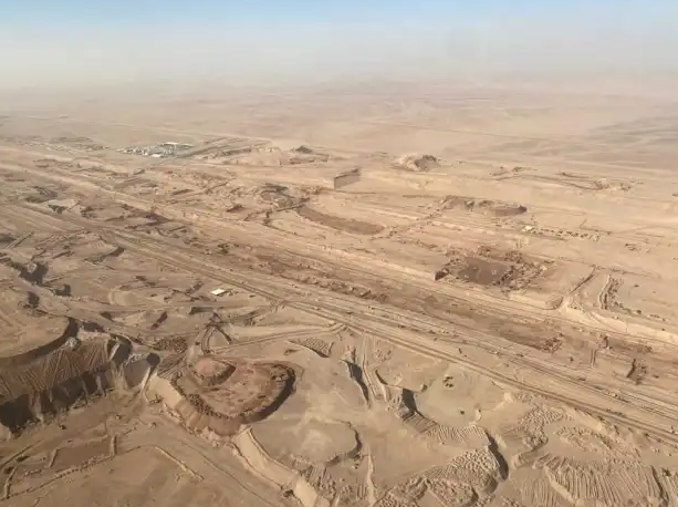 Especialistas apontam que apenas 2,4 km da estrutura do The Line poderão ser finalizados até 2030, com capacidade para 300 mil pessoas, bem abaixo da meta original de 1,5 milhão.