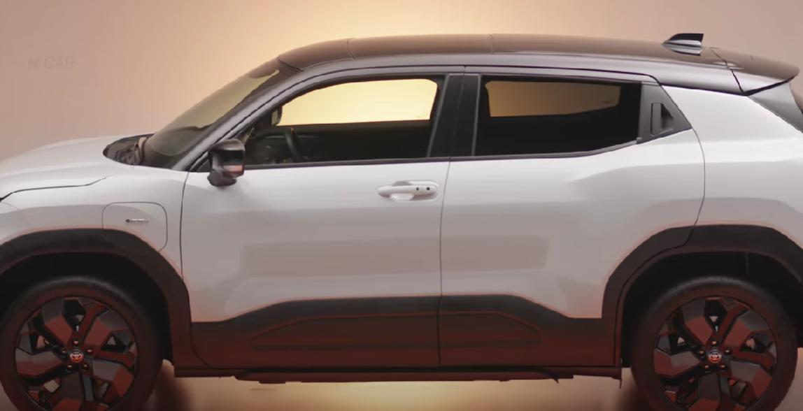 O modelo foi desenvolvido na Índia e será lançado na Europa em 2025. Ele promete ser uma opção acessível e eficiente, ajudando a Toyota a ampliar sua linha de carros elétricos.