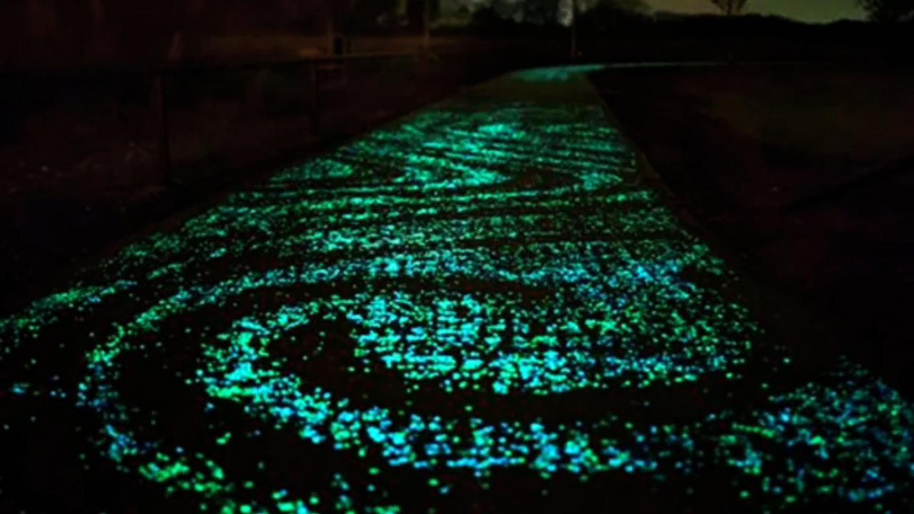 Pesquisadores desenvolvem cimento que converte energia solar em luz vias públicas por até 12 horas, reduzindo custos de energia em 50%