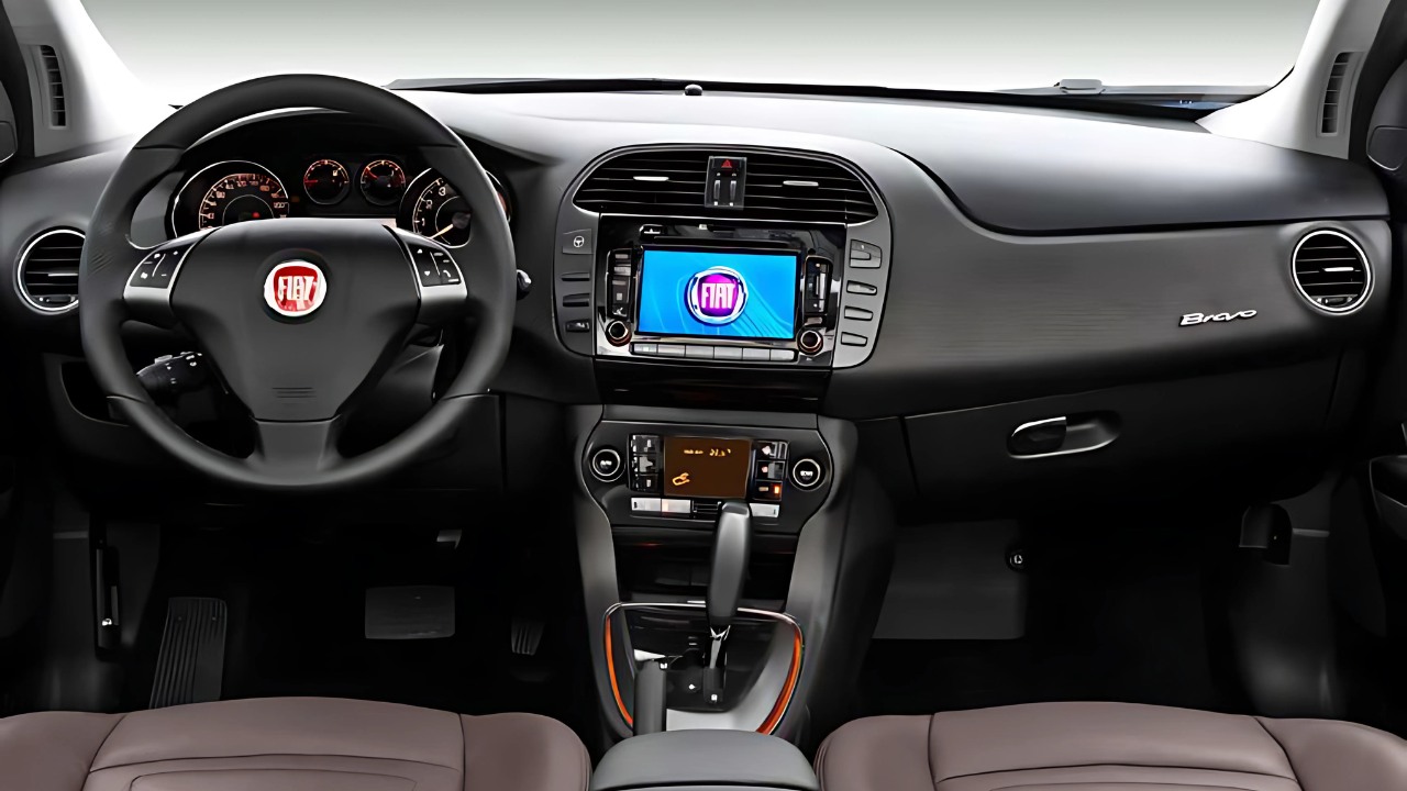 Fiat Bravo Absolute 1.8 Flex, um carro com consumo de até 10,9 km/l, direção elétrica e rodas aro 17, oferece desempenho e economia.