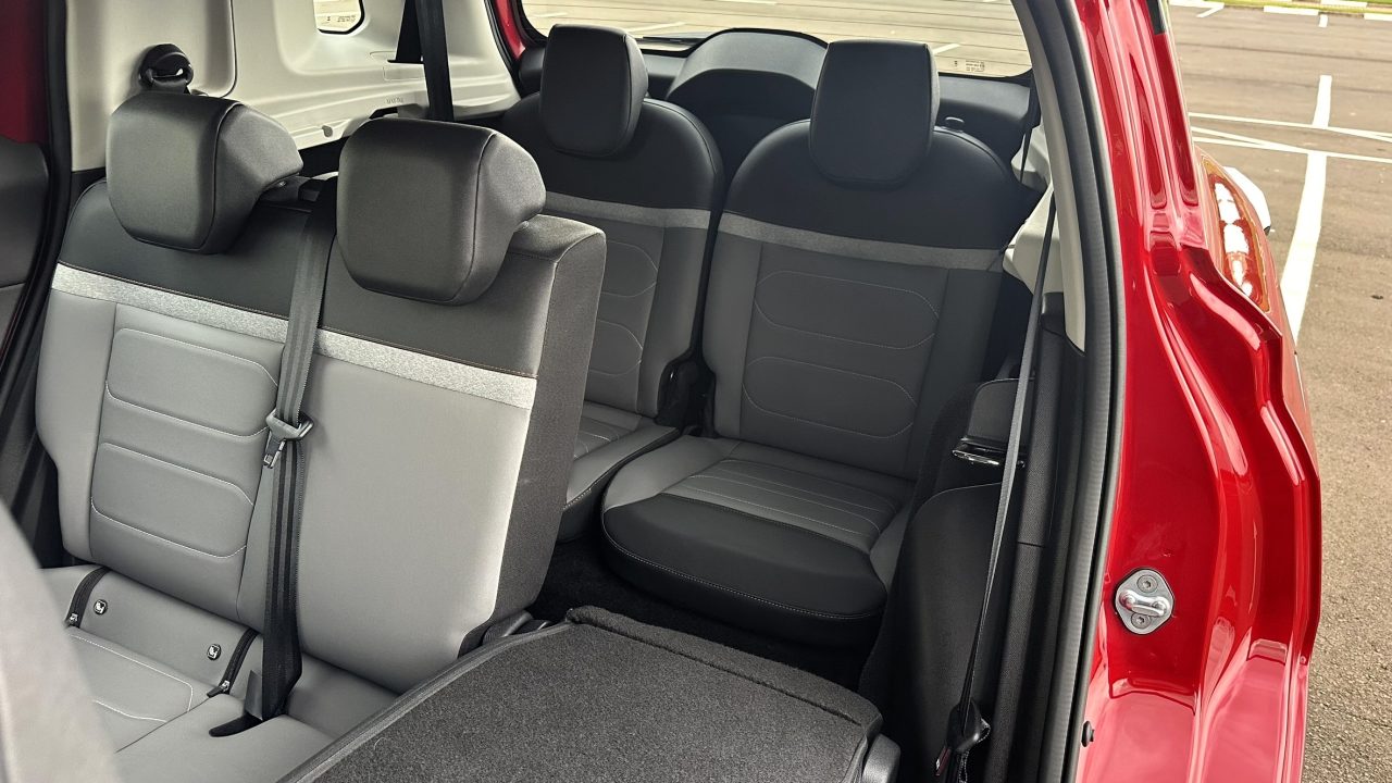 SUV 7 LUGARES mais BARATO do BRASIL em 2025! Na faixa dos R$ 100 mil, SUV da Citroën desbanca rivais com autonomia de 12 km/l