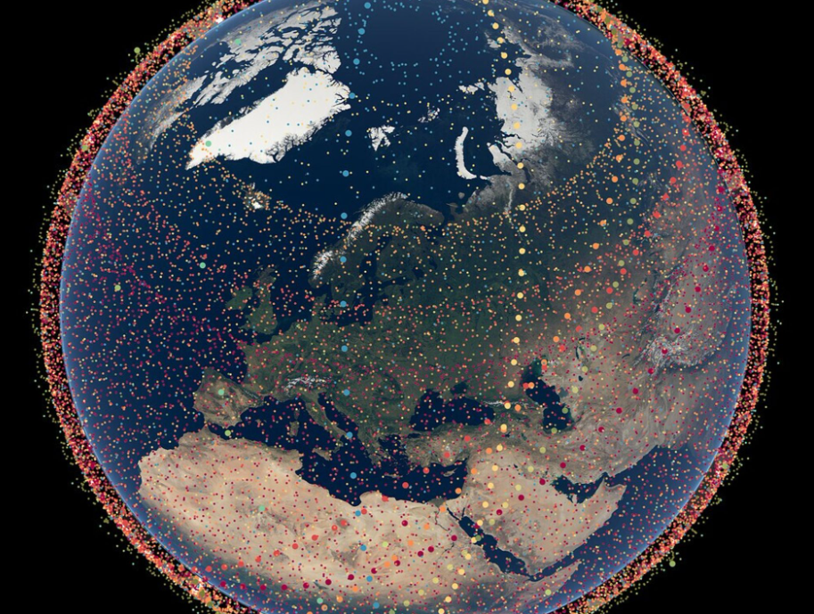 Atualmente, a constelação da Starlink já conta com mais de 6.850 satélites ativos em órbita, mas o plano é gigantesco: a SpaceX pretende lançar até **42.000 satélites** no total. Esse limite busca garantir cobertura global de alta velocidade, atendendo até mesmo as regiões mais remotas do planeta.