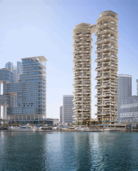 A piscina suspensa possui 43 pés de comprimento e está localizada a centenas de metros de altura, entre os dois arranha-céus. É acessível apenas aos moradores da cobertura, que também contam com uma academia privativa e vistas panorâmicas da cidade.