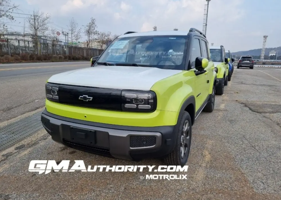 O modelo já foi flagrado nas ruas com adesivos indicando um lançamento próximo. Essa aposta da Chevrolet tem tudo para conquistar os brasileiros com sua autonomia e preço competitivo.