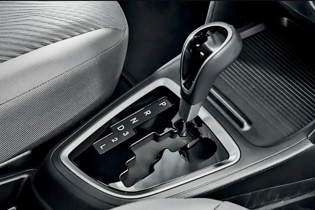 O câmbio automático do HB20 tem quatro marchas e é confiável para o uso urbano e viagens. É importante verificar se as trocas estão suaves, pois trancos podem indicar necessidade de manutenção.