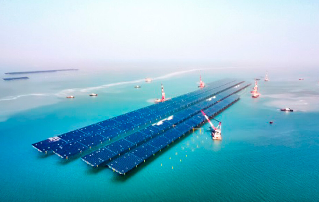 O mar pode gerar energia limpa com painéis solares flutuantes e turbinas que aproveitam as ondas. É uma solução sustentável para produzir mais energia sem ocupar espaço em terra.