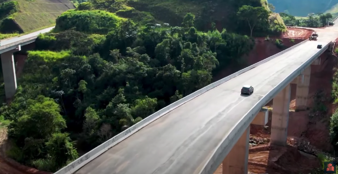 A duplicação da BR-381 será realizada principalmente em trechos críticos, começando pelos lotes 8A e 8B, na região de Belo Horizonte, com 31 km. No total, o projeto prevê 106 km de pistas duplicadas e melhorias em 51 trechos perigosos ao longo da rodovia.