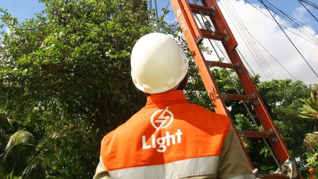 A Light e o SENAI oferecem vagas para o programa jovem aprendiz 2025, proporcionando formação técnica e oportunidades de crescimento.