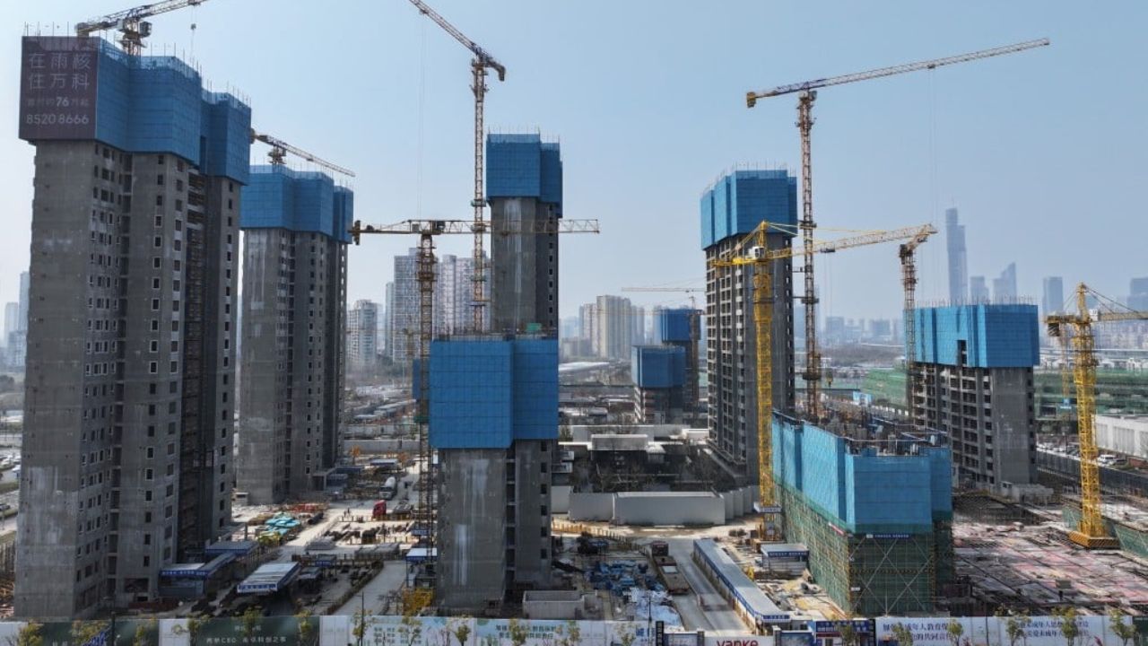 China enfrenta crise imobiliária tão grave que apartamentos agora vêm com jatos particulares para atrair compradores!