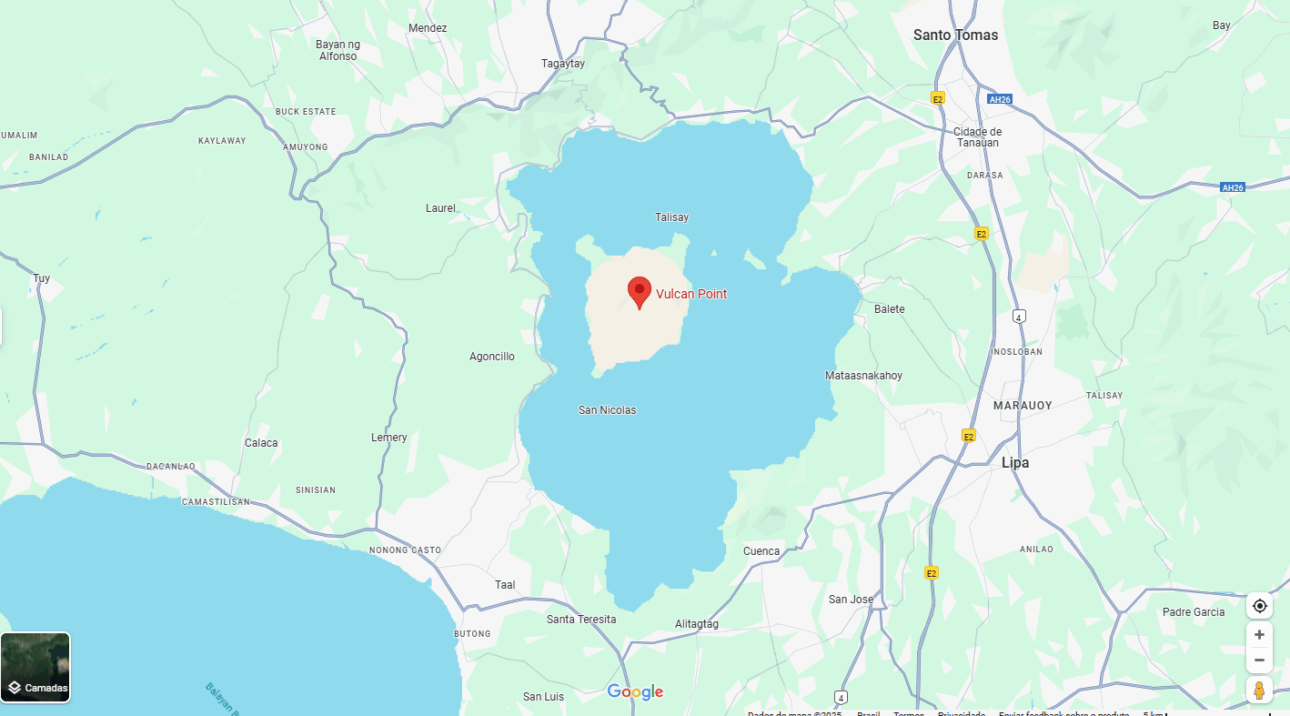 O Vulcão Taal é especial porque tem um fenômeno raríssimo: uma ilha dentro de um lago, que fica dentro de outra ilha em outro lago, algo que quase não existe no mundo. Ele está sempre mudando por causa das erupções, o que faz com que sua paisagem seja única e imprevisível!