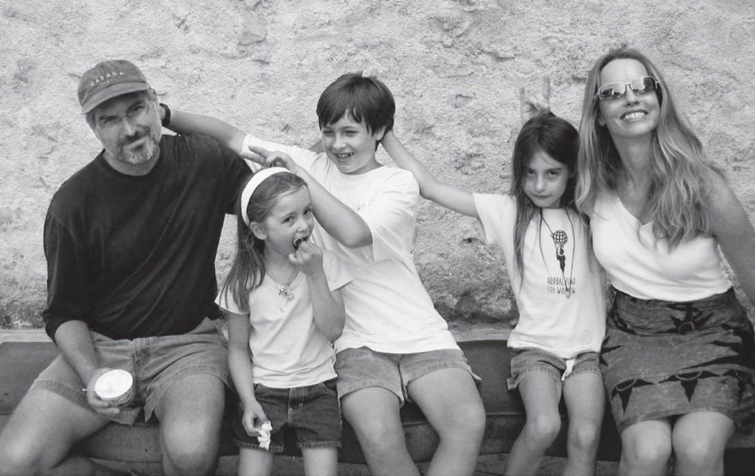 Reed Jobs trabalha na área da saúde e pesquisa sobre tratamentos contra o câncer. Erin e Eve Jobs seguiram caminhos diferentes: Erin leva uma vida mais reservada, enquanto Eve se tornou modelo e competidora de hipismo.