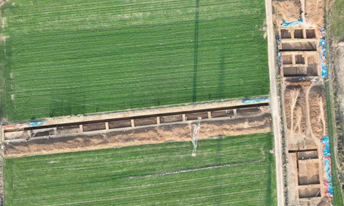 Essa descoberta é importante porque mostra que a Grande Muralha da China começou a ser construída muito antes do que se pensava, mudando o que sabemos sobre a história militar e territorial da China. Além disso, as moradias encontradas indicam que a muralha não servia apenas para defesa, mas também fazia parte da vida cotidiana dos antigos habitantes.