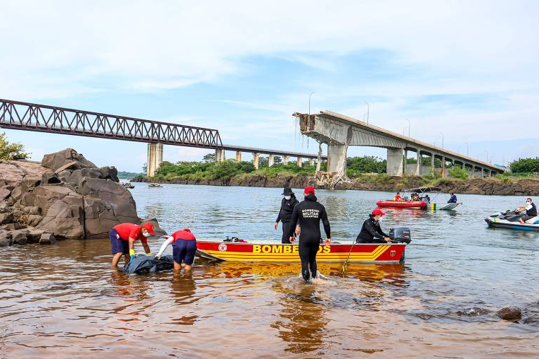 Em dezembro do ano passado, a estrutura da BR-226, entre Aguiarnópolis (TO) e Estreito (MA), desabou, causando a morte de pelo menos 14 pessoas. Esse trágico incidente destacou os riscos das pontes com mais de 50 anos no Brasil, reforçando a necessidade urgente de medidas de segurança e manutenção.