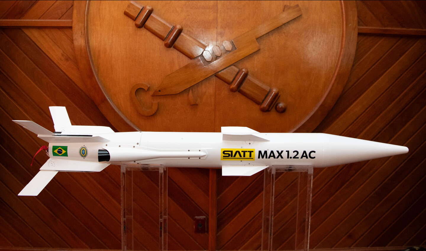 SIATT e Exército brasileiro fecham parceria para produção do míssil MAX 1.2 AC! Contrato assinado na IDEX 2025 fortalece a defesa nacional e marca avanço na tecnologia militar brasileira