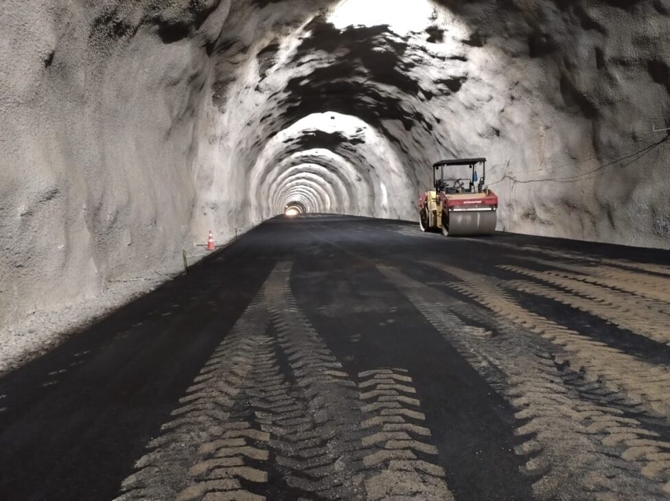 Megaobra na BR-280: túnel duplo de 1 km e investimentos de R$ 1 bilhão transformam rodovia em SC, com 70% do projeto já concluído!