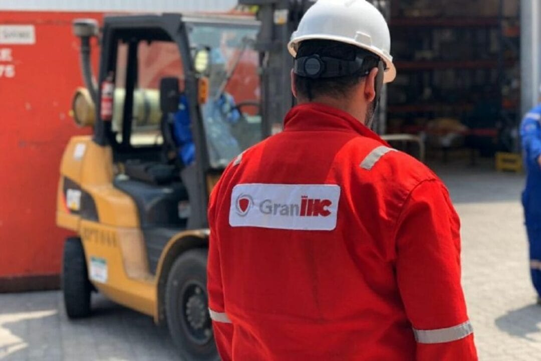 GranServices oferece 4 vagas em Macaé/RJ com salários até R$ 6 mil. Exige NR33, THUET OPITO e vacina Covid-19. Inscrições em 09/04.