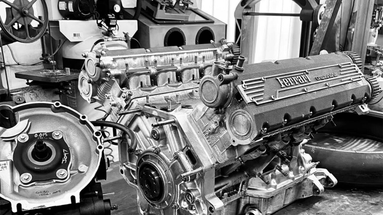 ferrari - motor v8 - moto -