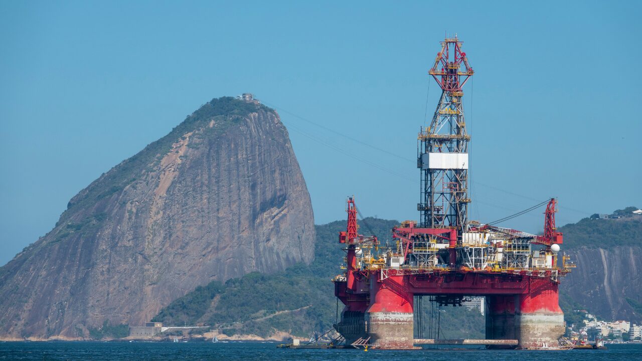 Supremo Tribunal Federal (STF) encaminha impasse envolvendo Maricá, Niterói, Rio e municípios vizinhos para tentativa de solução consensual; valores em jogo ultrapassam R$ 7 bilhões anuais.