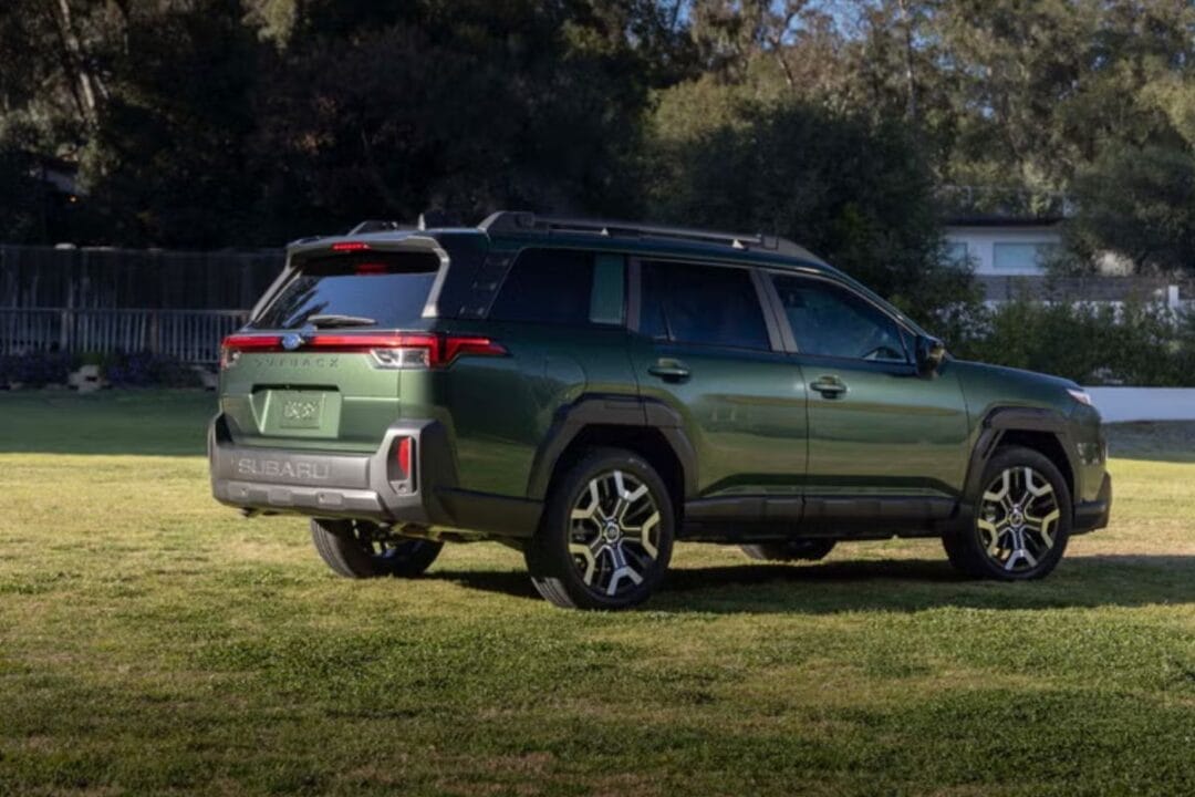O Subaru Outback 2026 apostou no visual robusto e no interior prático pra conquistar quem vive na estrada. Com motor turbo, segurança atualizada e preço competitivo, ele promete ser um concorrente sério no mundo dos SUVs aventureiros.