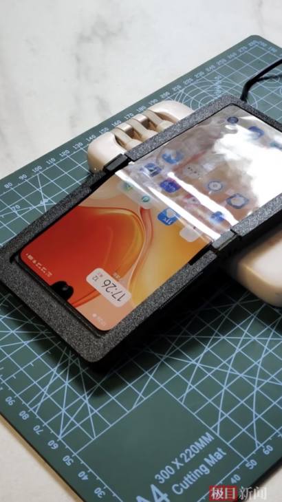 Celular dobrável feito pelo Lan Bowen.