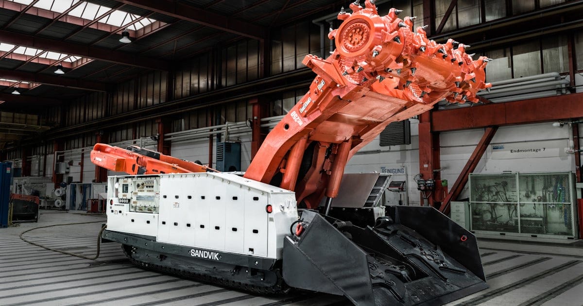 Conheça o 'Tatu Mecânico' a máquina que escava carvão e minério sem parar! Descubra como funciona, seus tipos e o futuro desta gigante da mineração subterrânea
